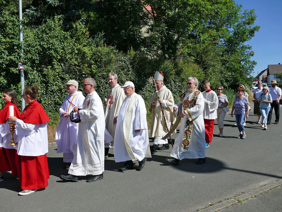 Festgottesdienst zum 1.000 Todestag des Heiligen Heimerads auf dem Hasunger Berg (Foto: Karl-Franz Thiede) Festgottesdienst zum 1.000 Todestag des Heiligen Heimerads auf dem Hasunger Berg (Foto: Karl-Franz Thiede)